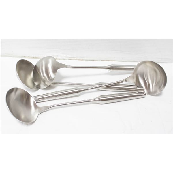 FLAT OF 4 STAINLESS LADLES