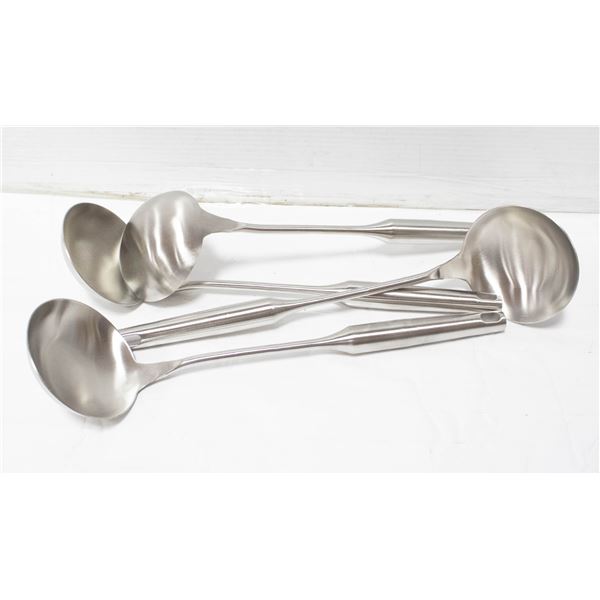 FLAT OF 4 STAINLESS LADLES