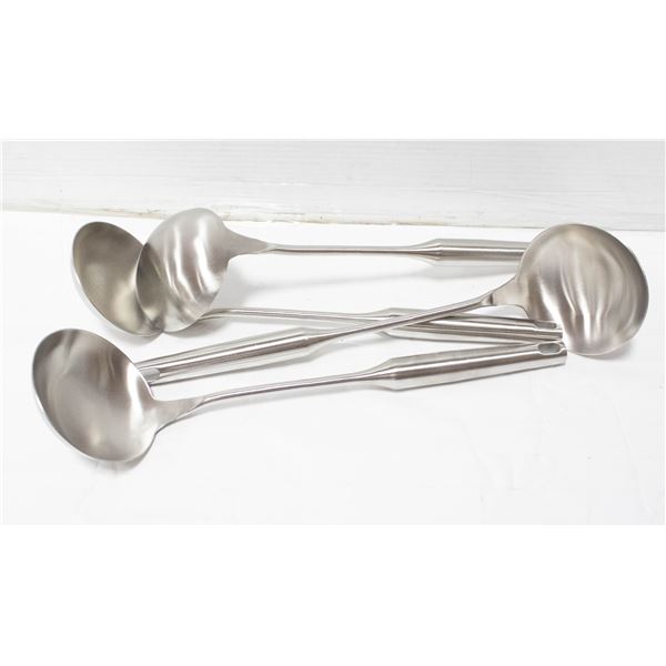 FLAT OF 4 STAINLESS LADLES