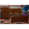 Image 1 : VINTAGE DRESSER & DOUBLE BED FRAME