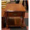Image 1 : VINTAGE MAPLE SIDE TABLE 21" X 27" X 22"