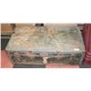 Image 1 : ANTIQUE TRUNK 40" X 21" X 12"