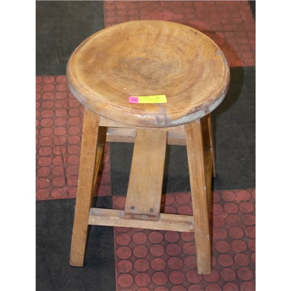 VINTAGE MILKING STOOL