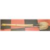 Image 1 : LOT OF 3 GARDEN TOOLS 2 SPADE SHOVELS & FLAT