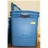 Image 1 : 4 RUBBERMAID STORAGE BINS