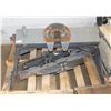 Image 1 : 5TH WHEEL HITCH W/ TRAILER LEVELING JACKS