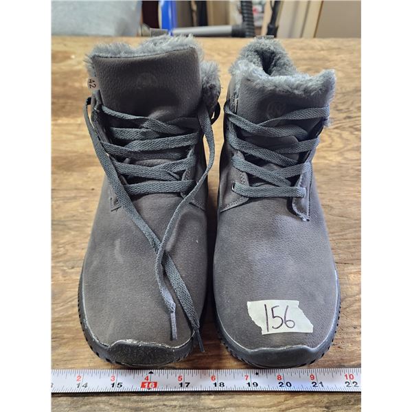 Like New - Never Used - Ladies Fall/Winter Ankle Boots - SZ 10-10.5 Suede