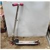 Image 1 : Kids/Childs Metal Pink Scooter - Razor