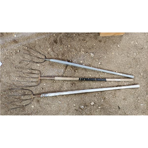 3 Pitch Forks