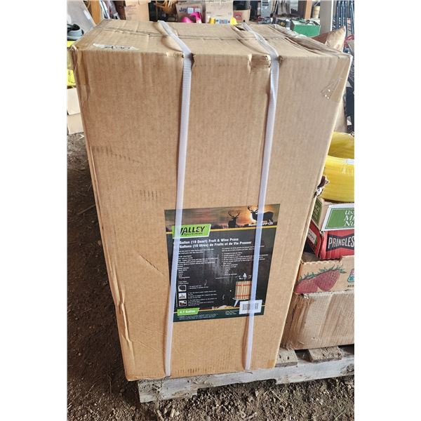 Valley sportman, 4.7 gal (19qt) Fruit and Wine press - new, sealed in box