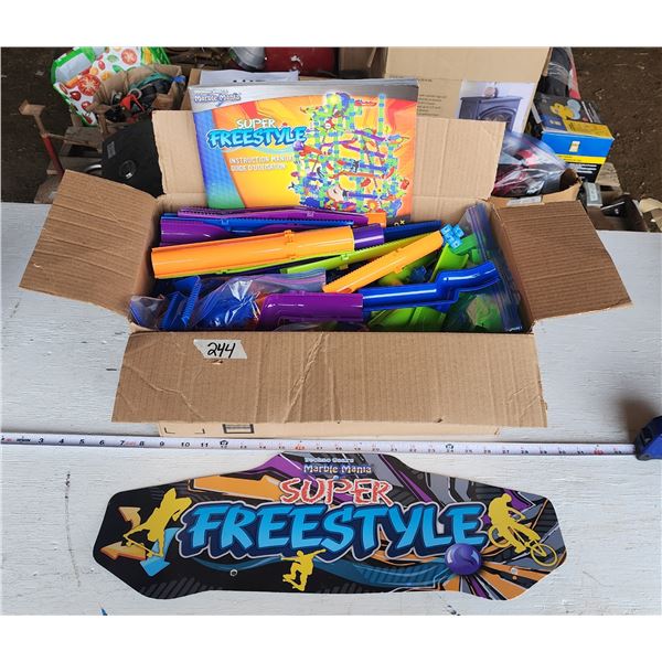 Super Freestyle, marble mania - Marble run toy - all pieces appear to be there, includes marbles