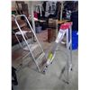 Image 2 : 2 Short Step Ladders