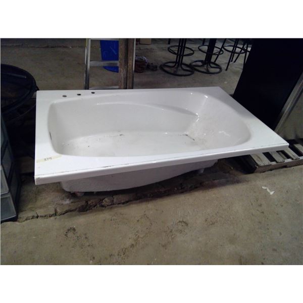 Tub  72 X 42 X 18' H