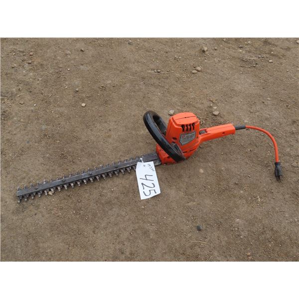 Black & Decker Electric bush trimmer - 8120-16" - Deluxe double edge - working