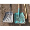 Image 2 : Lot of shovels/garden hoe/ & cane