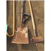 Image 3 : Lot of shovels/garden hoe/ & cane