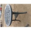Image 4 : Outdoor/patio table (25"diameter x 26"H) & 2 chairs - set