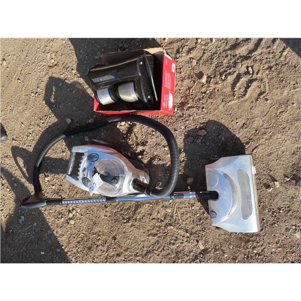 Vacuum cleaner (Model: VC336EB1) - works + Coffee maker