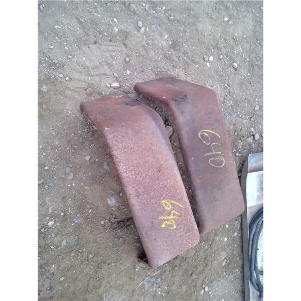 2 metal fenders