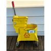 Image 1 : 689 - Commercial mop pail & wringer