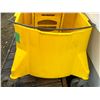 Image 5 : 689 - Commercial mop pail & wringer