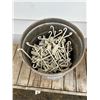 Image 2 : 700 - Bucket of Gridwall hooks