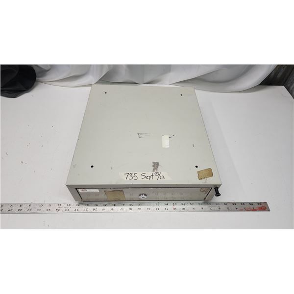 Vintage cash register, opens and closes fine - heavy duty metal