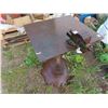 Image 2 : Welding table 26"x24"x32.5" with vise