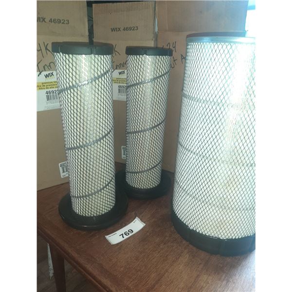 (1) wix outer air filter 46922 (2) 46923 inner air filter fit 624k