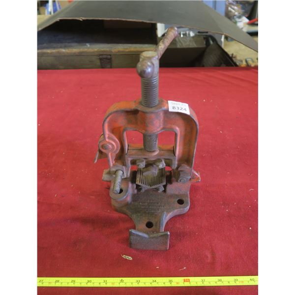 vintage pipe vise - 2.5"