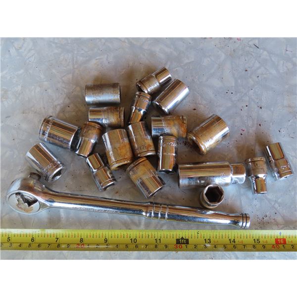 Loose 1/2" rachet and sockets