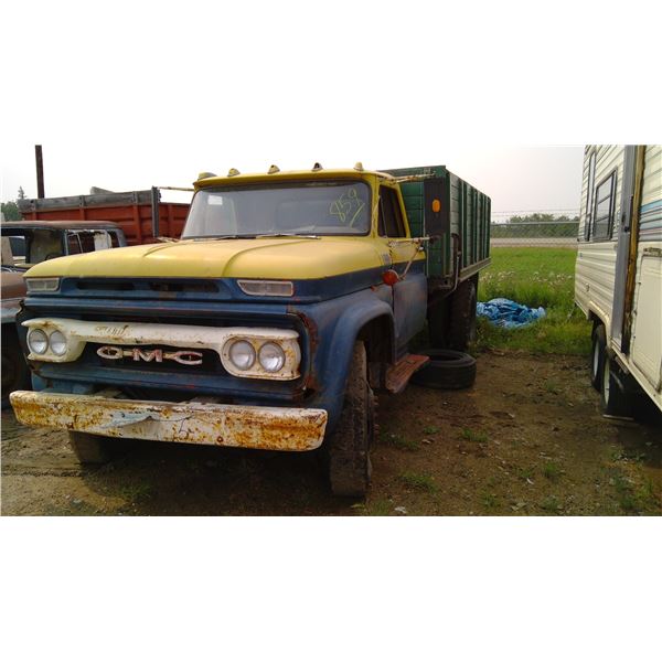 GMC 960  HAS KEY AND HOIST BUT UNABLE TO OPEN HOOD  VIN 5C96503816166E