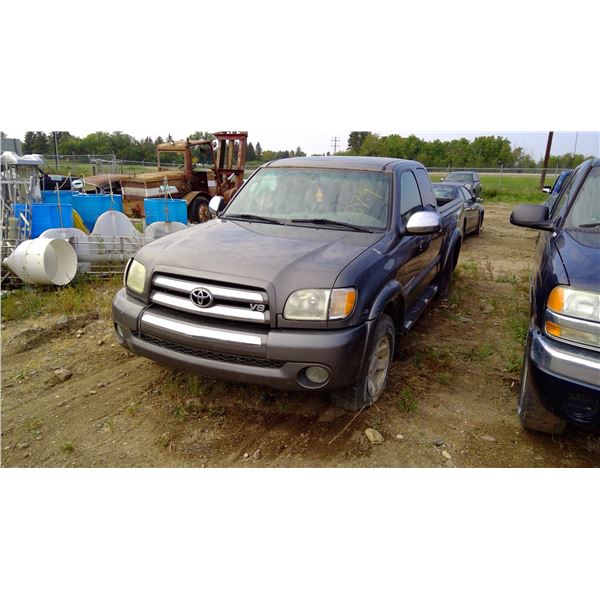 2003 Toyota Tundra - needs engine has key  VIN 5TBBT44114S444347
