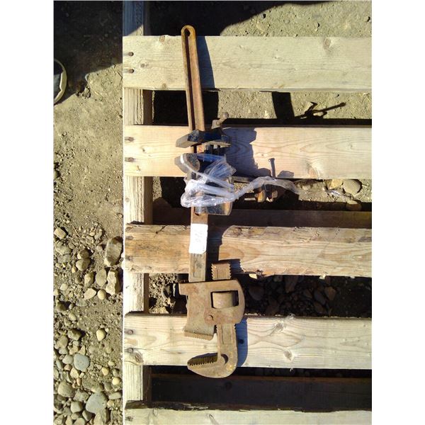 24 " pipe wrench and small vice