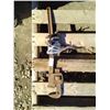 Image 1 : 24 " pipe wrench and small vice