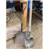 Image 2 : 2 Wooden Handle Shovels approx. 61 and 39 inch height