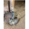 Image 3 : 2 Wooden Handle Shovels approx. 61 and 39 inch height