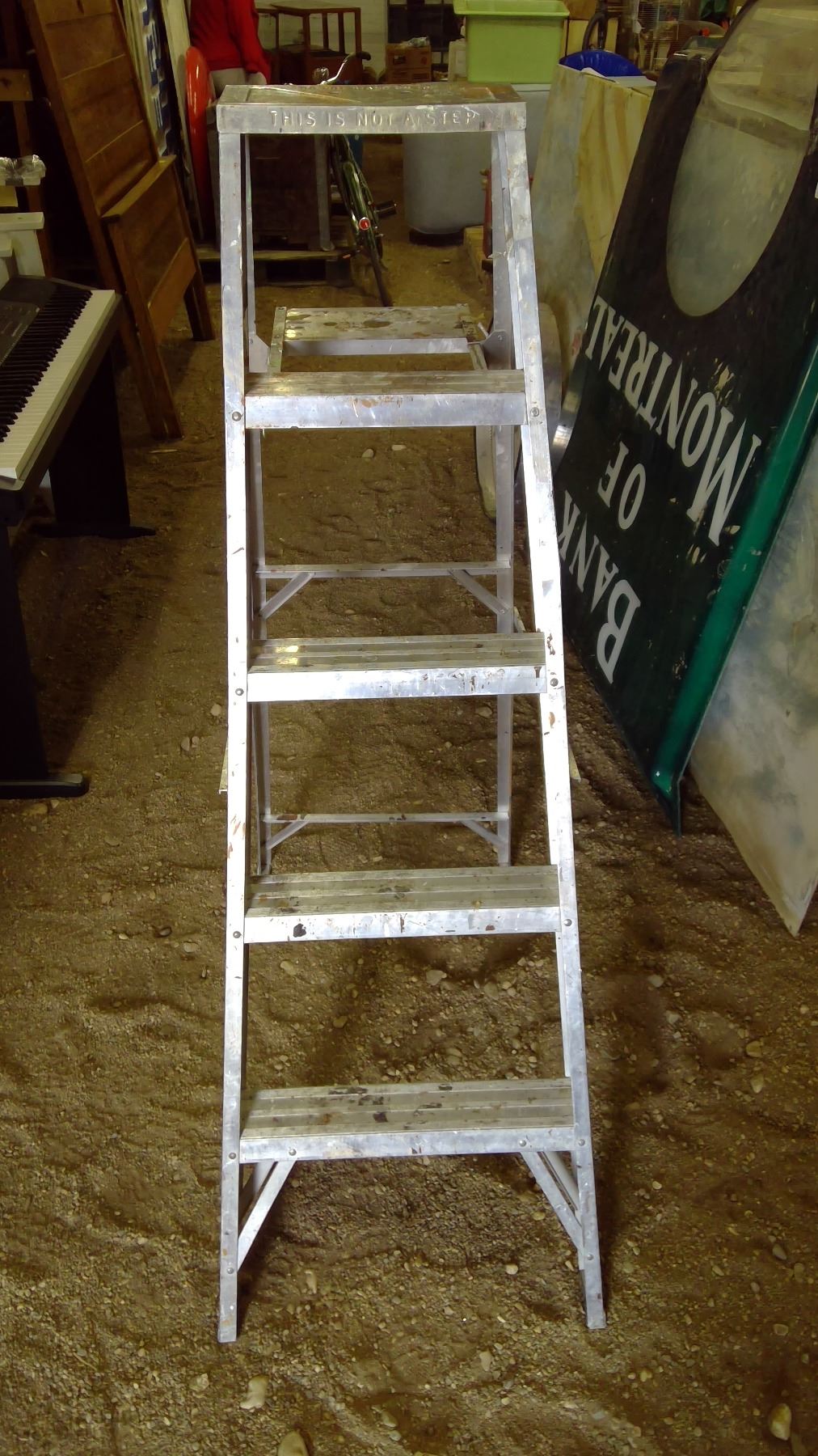 5 foot step ladder - Schmalz Auctions