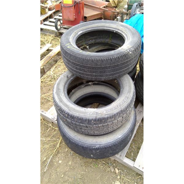 5 tires 4- 215/50 R 17 goodyear, 1 215/60 R 16 Firestone