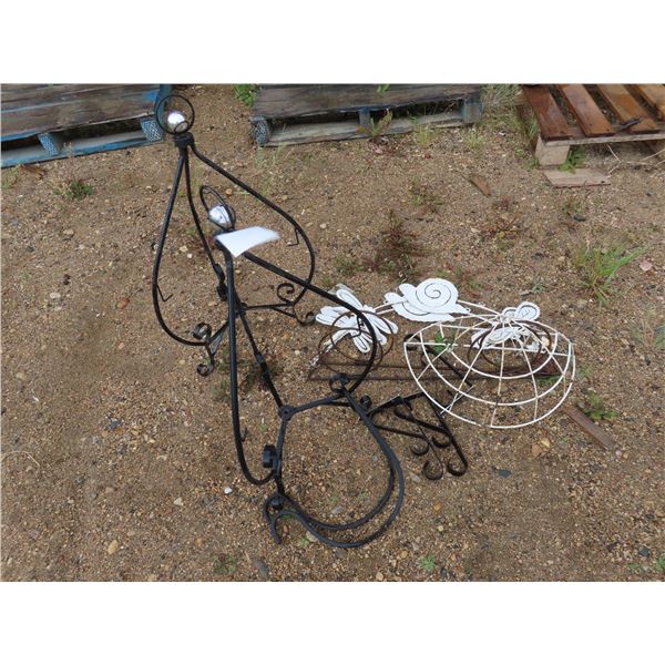 Lot of assorted wall hangers and planters