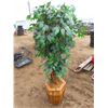 Image 1 : Immitation tree in planter