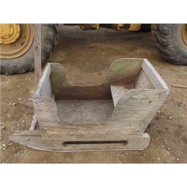 37"x 16"x 21" Wooden Sleigh