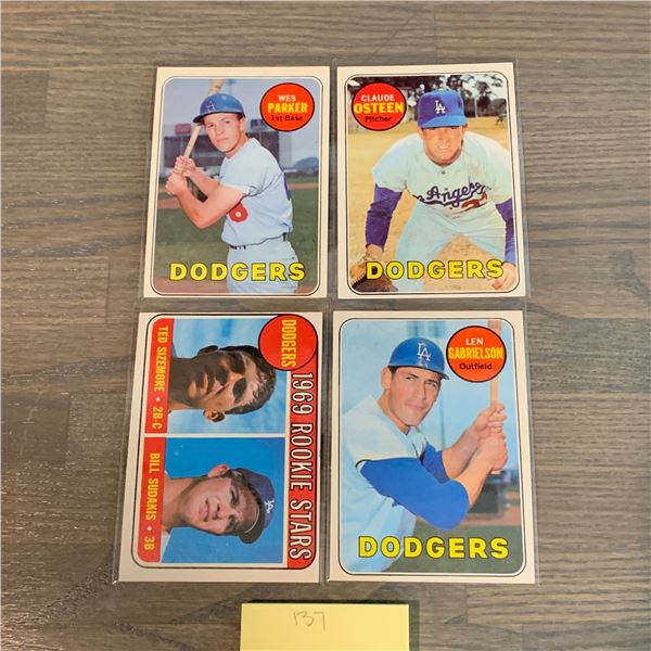 Topps 69' Dodgers Baseball cards