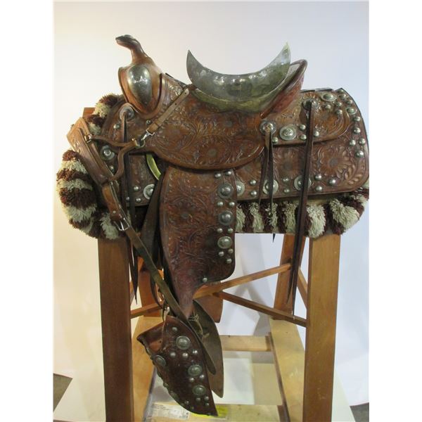 1947 Hereford Tex Tan Parade Saddle- #1080 249-6729- Fully Flowered Carved- 16" Padded Seat- Good