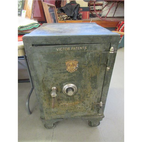 Victor Safe + Lock Co Cincinnati OH Floor Safe- Combination- Wheels- 31.5 H X 19 W X 21 D