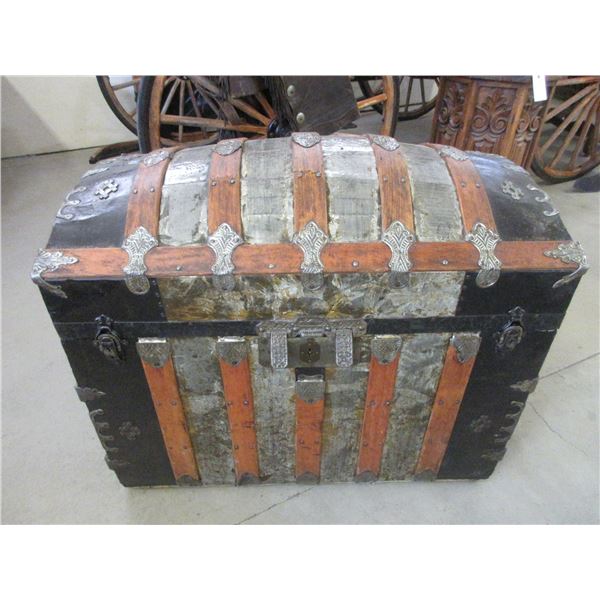 Slatted Round Top Trunk With Tray- 27"H X 34"L X 21"D