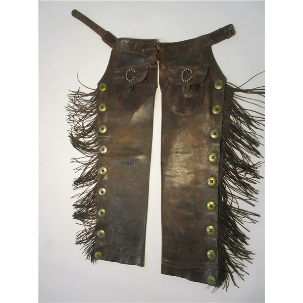 Marked S C Gallip Saddle Co Pueblo Step In Chaps- Dotted Pockets- 16 1.5  Conchos- Long Fringe- Buck