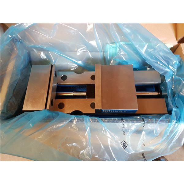 KURT DX6 Milling Vise 6"