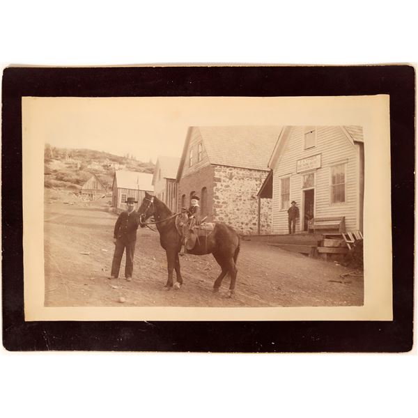 Port Wine Horse & Family Street Photo  [169800]