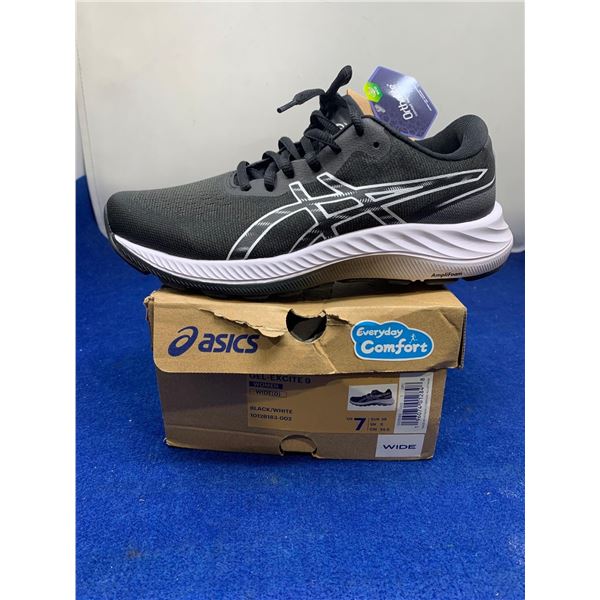 Asics Wide Runners (size 7 US)